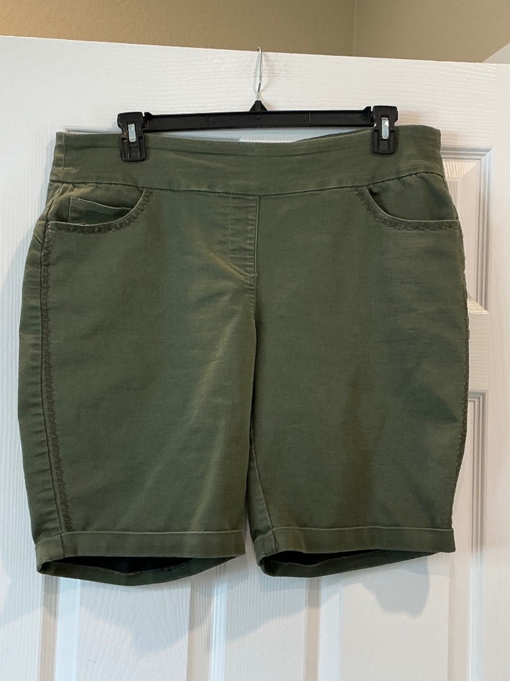 DEPT 222 Olive Green Bermuda Pull-On Shorts 1X